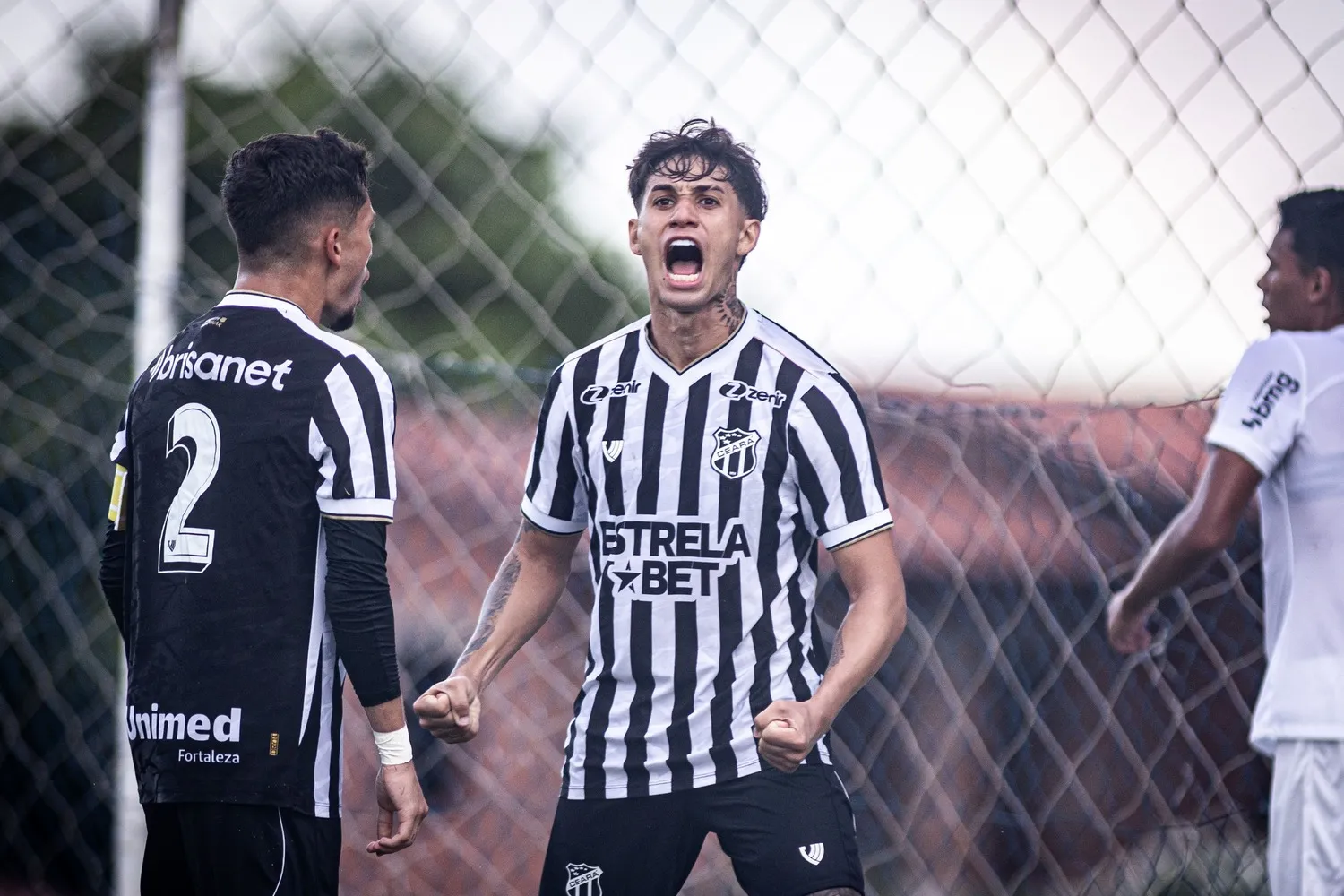 Caio Rafael atuando pela base do Vovô
