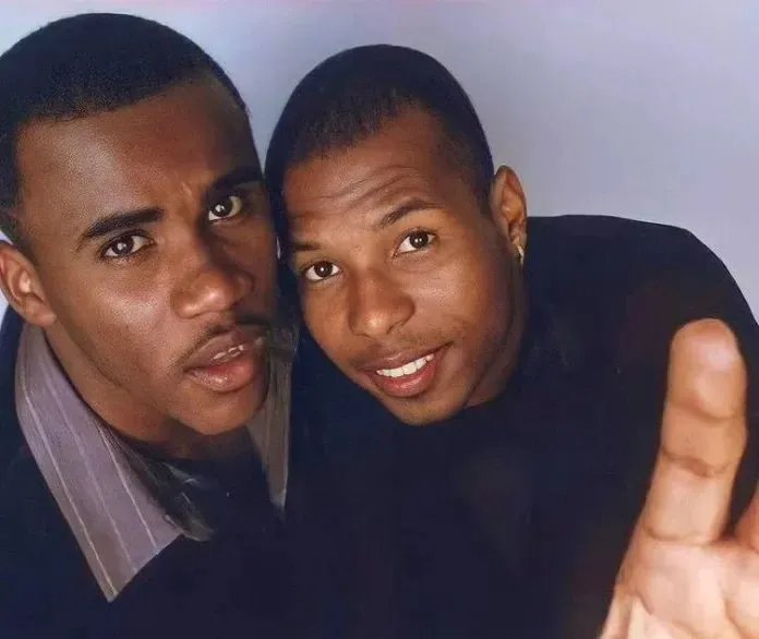 Dupla de irmãos foi formada no início da década de 1990.