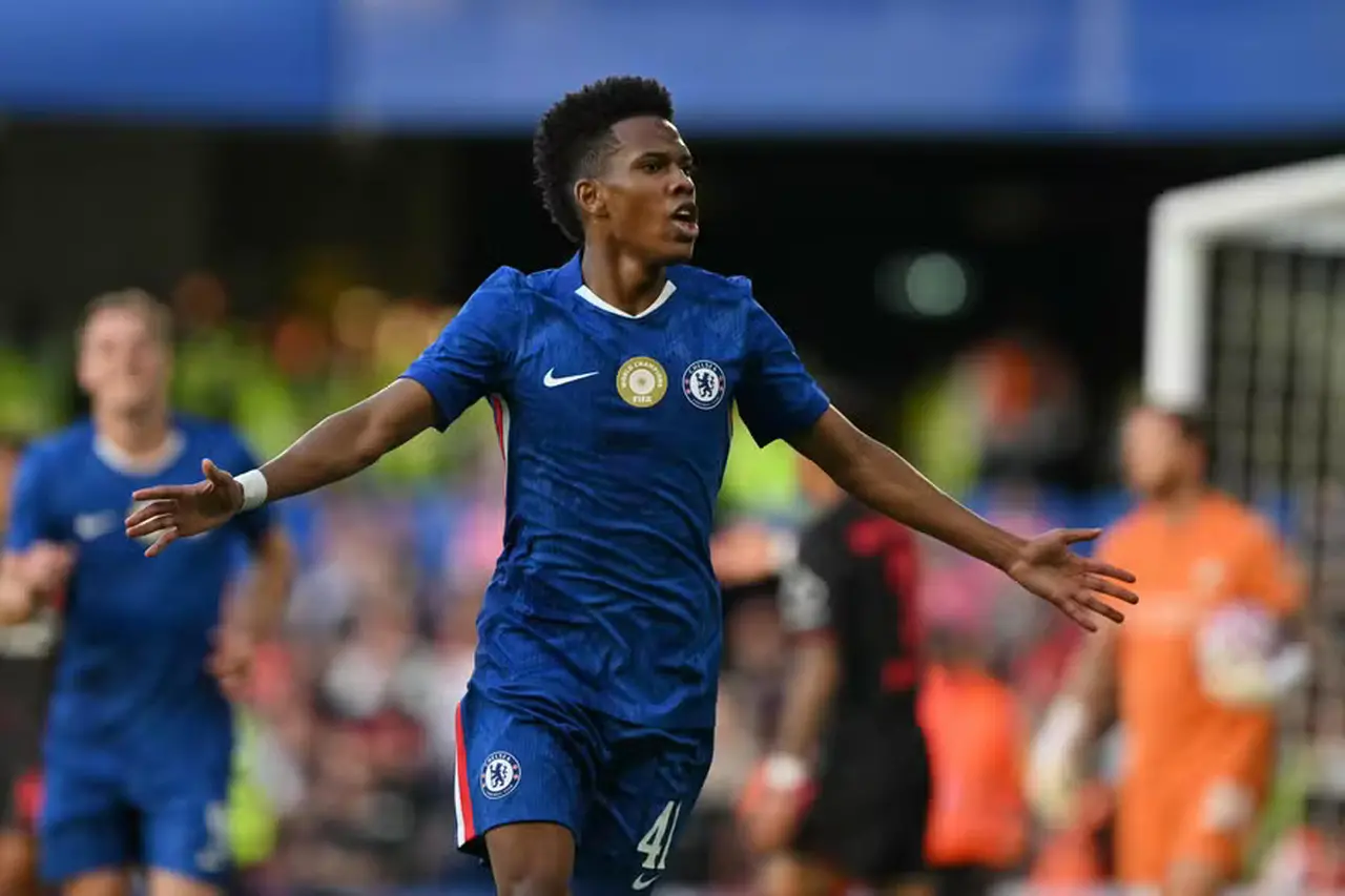 Estêvão em ação pelo Chelsea, da Inglaterra