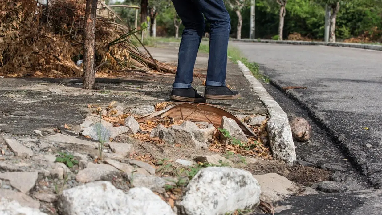 Censo 2022 revelou que três em cada quatro domicílios pesquisados em Fortaleza estavam localizados em vias sem a presença de rampas.