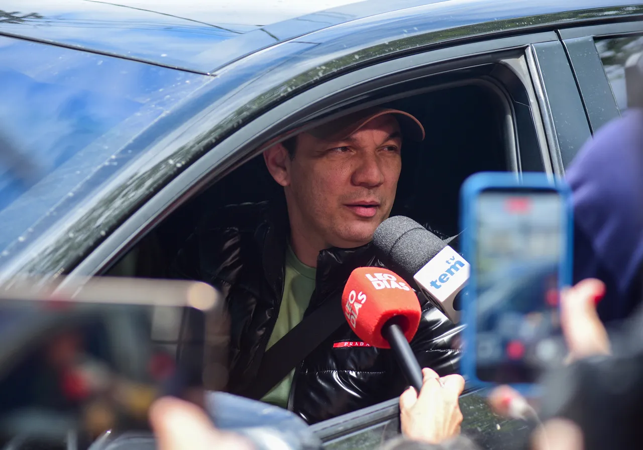 Leo, da dupla Leo e Junior, também compareceu ao velório do sertanejo Rick Sollo.