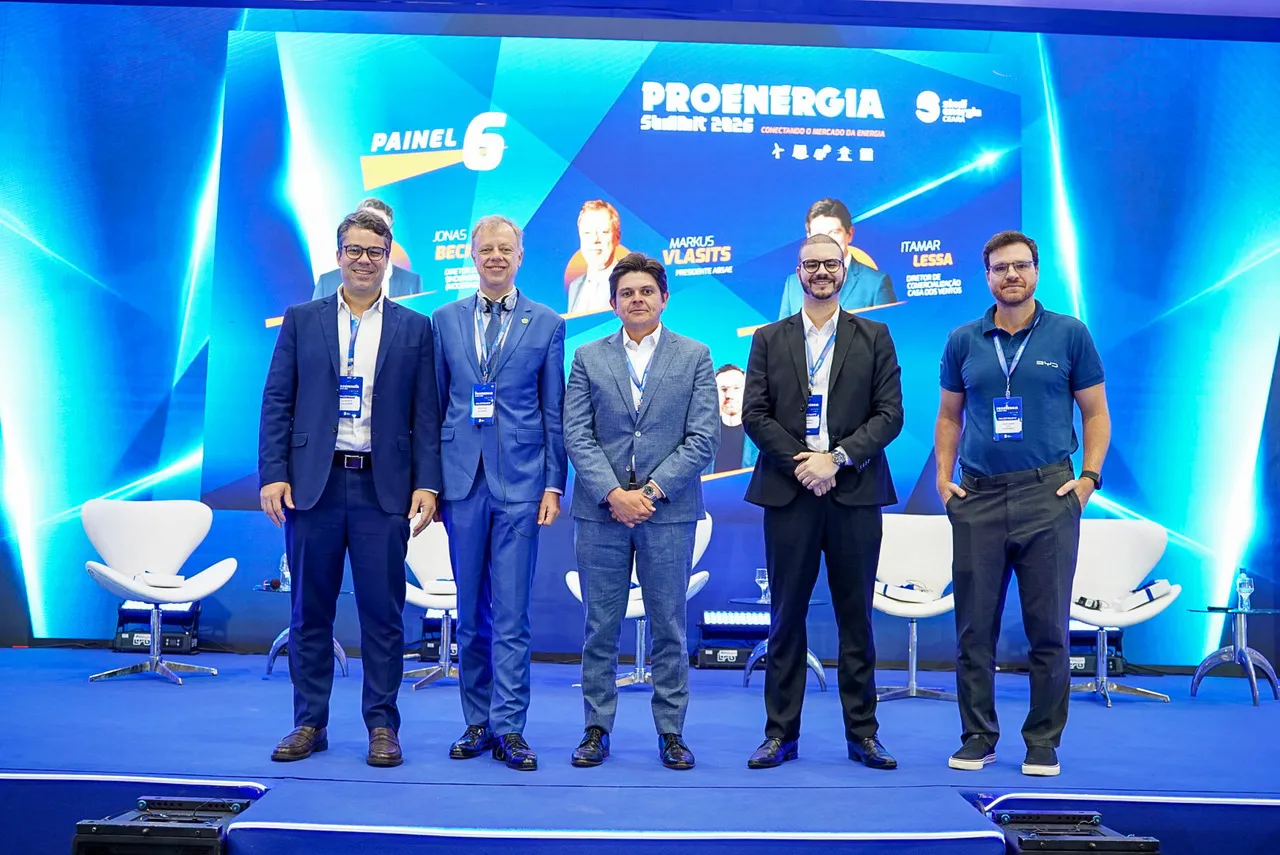 Participantes do 6º painel do ProEnergia Summit 2026, que ocorreu na manhã dessa quinta-feira (24), sobre armazenamento de energia.