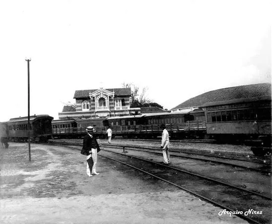 Imagem mostra a estação Central da Estrada de Ferro Baturité, na década de 1910.