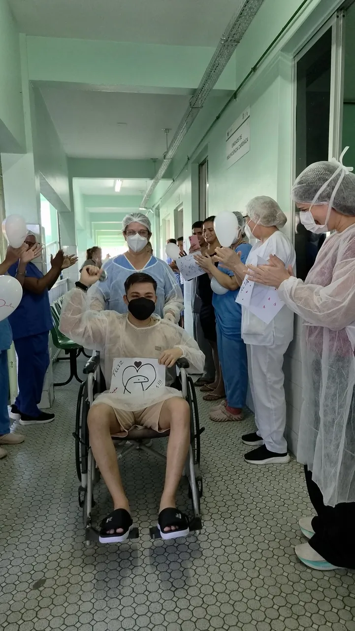 Adrian Alves de Sousa, de 21 anos, recebeu alta hospitalar na última sexta (25), cinco meses após a realização de transplante cardíaco no Hospital de Messejana.