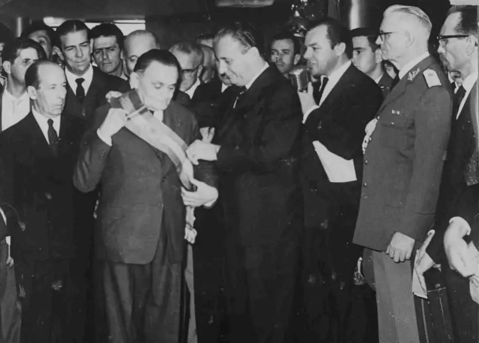 Castelo Branco recebeu a faixa presidencial em abril de 1964 e, com o golpe militar, foi o primeiro presidente na ditadura.