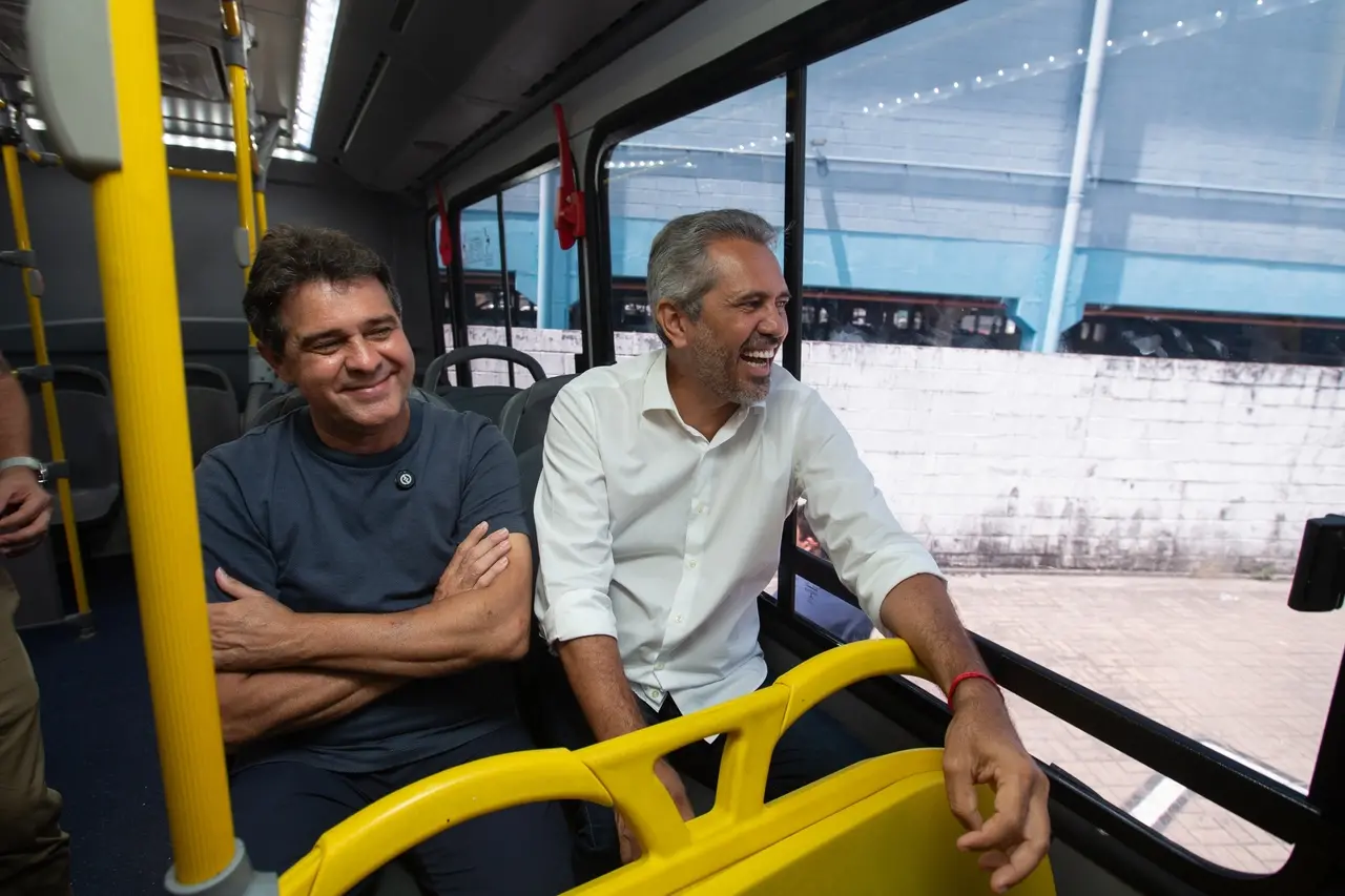 Imagem da notícia No fim da campanha, Elmano reforça parceria com Evandro em Fortaleza e proposta para o transporte