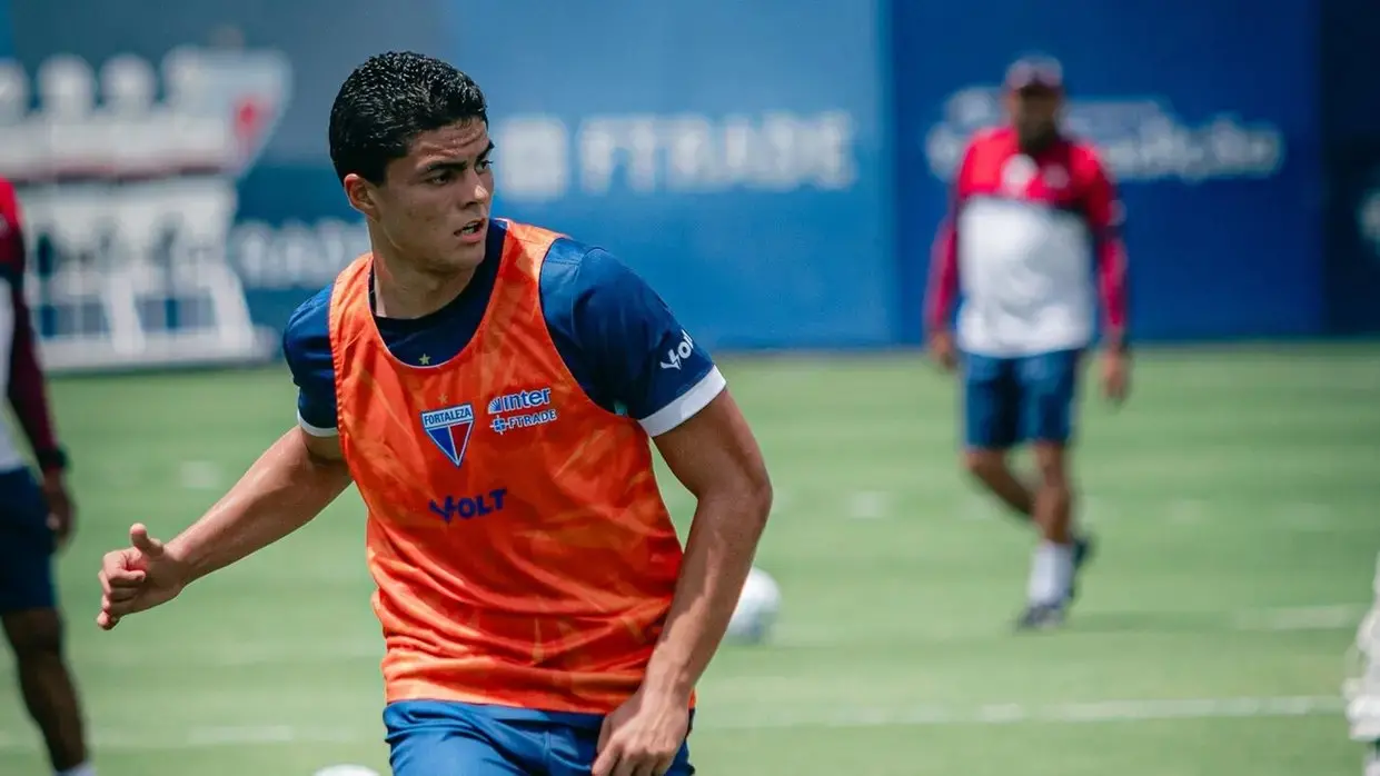 Kauã Rocha em ação pelo Fortaleza