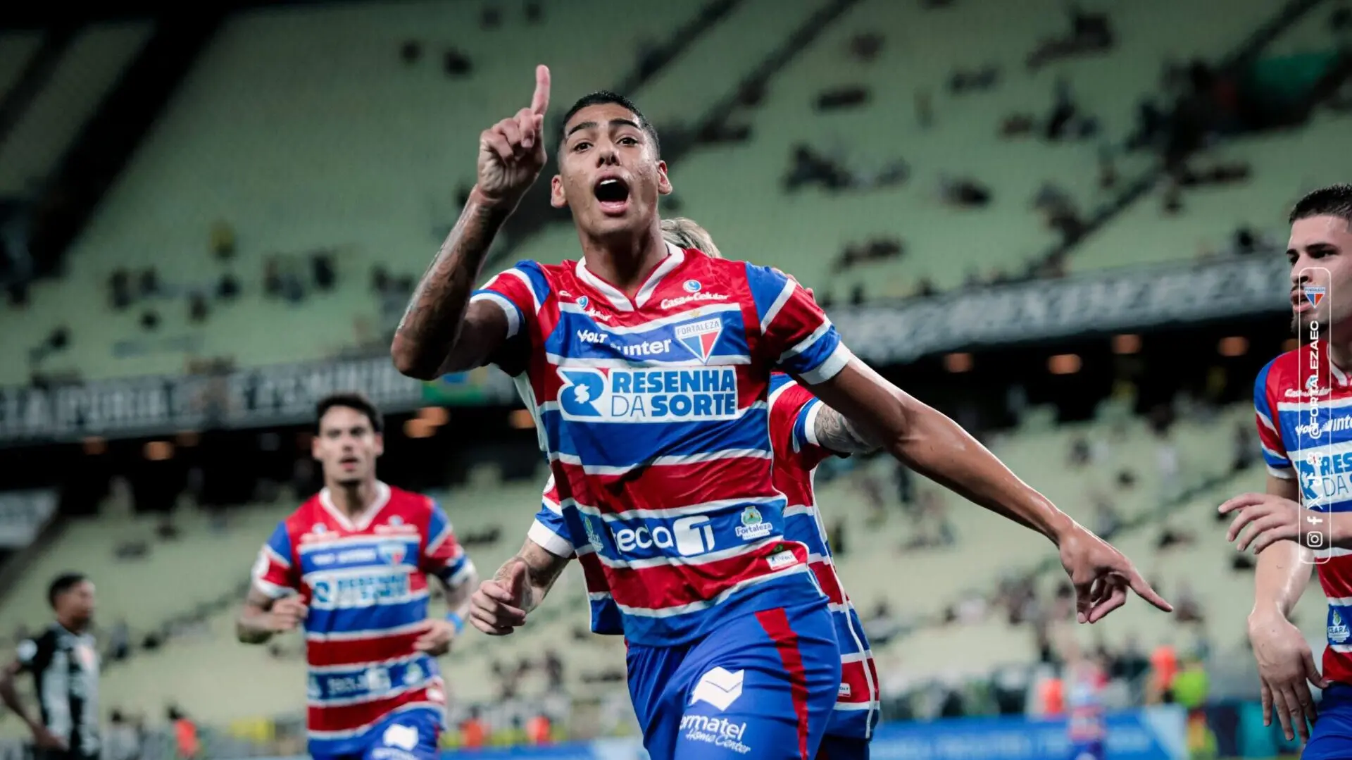Lucas Emanoel comemora gol pelo Fortaleza