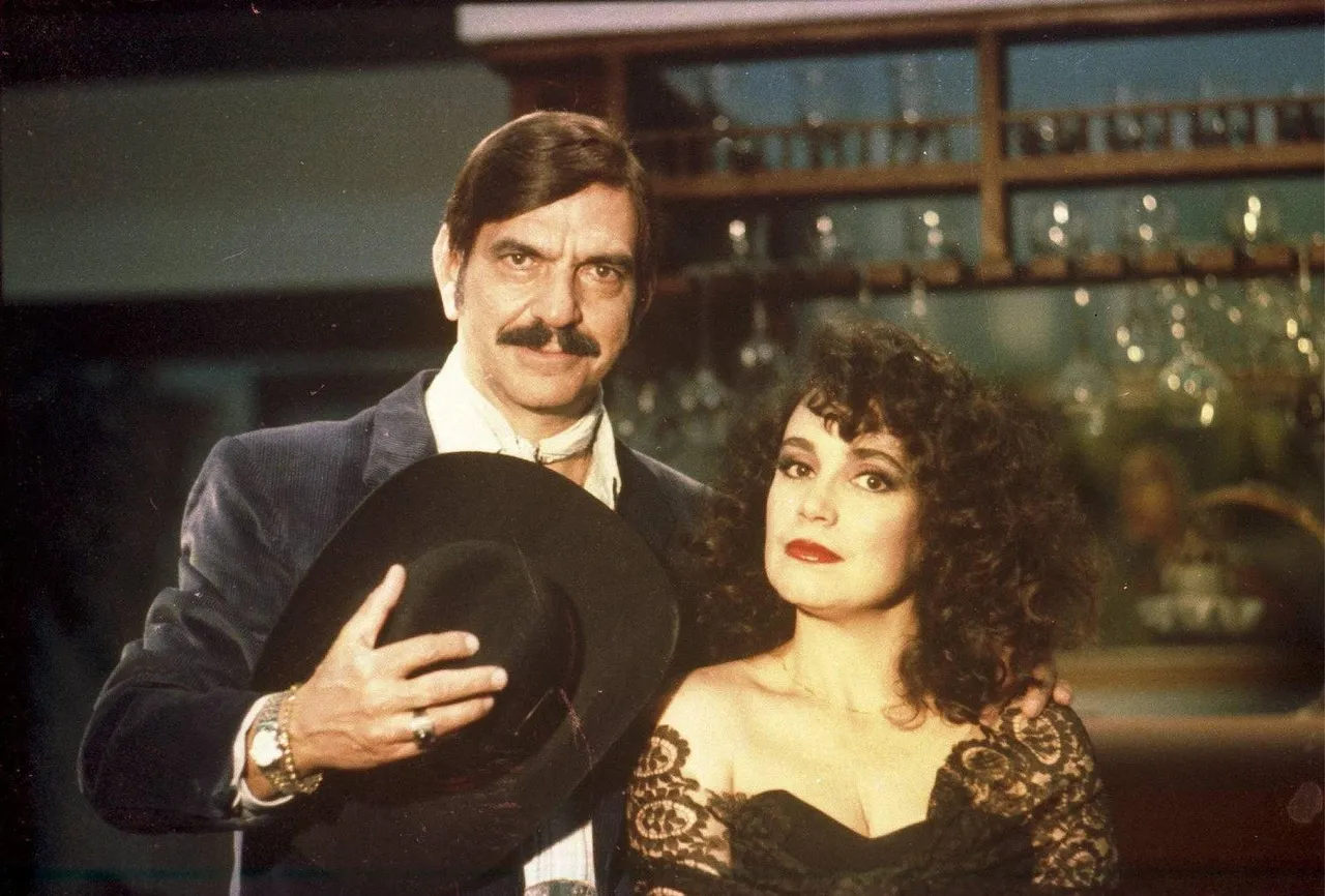Sinhozinho Malta e Viúva Porcina estão marcados na história da TV brasileira.