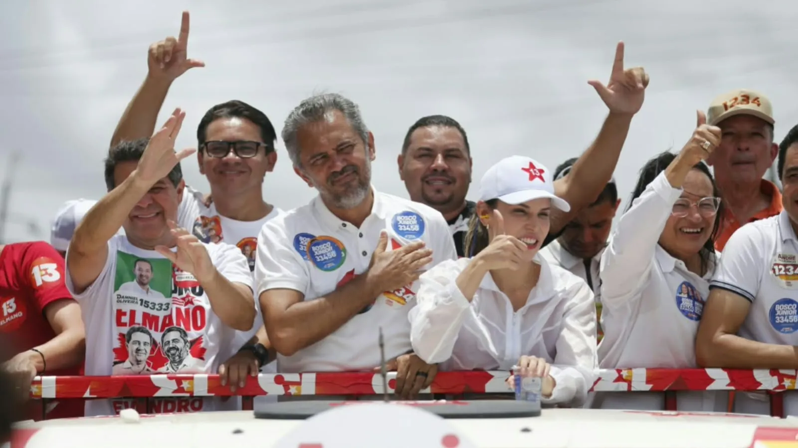 Elmano participou da última carreata em Fortaleza antes da votação neste domingo (4).