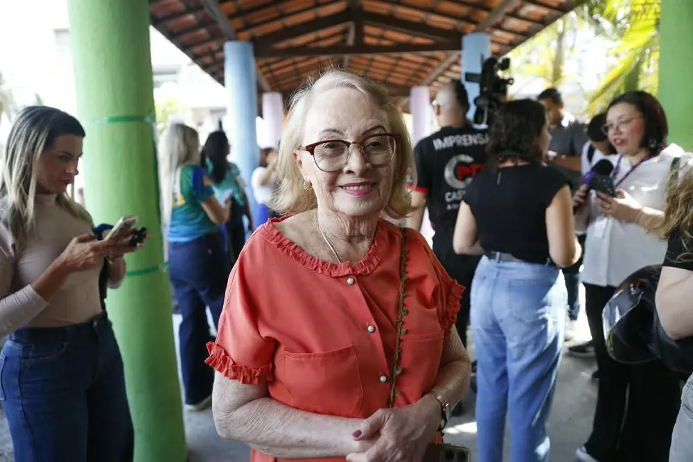 Ângela Mesquita mora em Fortaleza, mas transferiu o título para o Icaraí, em Caucaia.