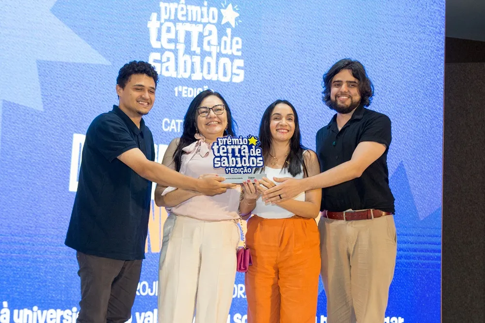 Equipe da Escola César Cals em Fortaleza, uma das premiadas em 2025.