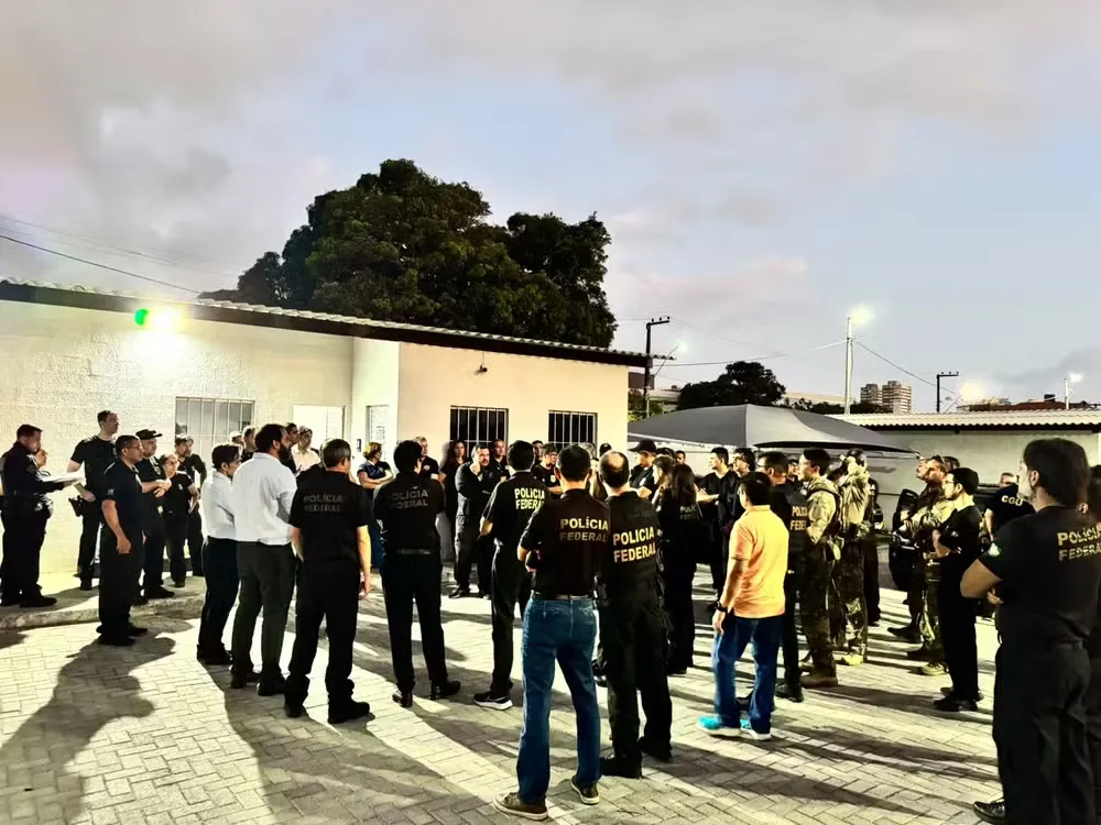 Agentes da Polícia Federal realizaram a operação na última quinta-feira (8).