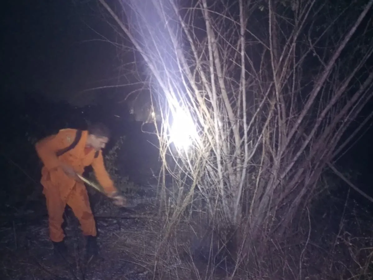 4ª Companhia do 3º Batalhão do Corpo de Bombeiros atuou para controlar o incêndio em Ipueiras.