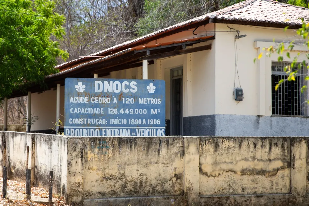 Prédio do DNOCS na entrada do caminho de acesso ao Açude do Cedro
