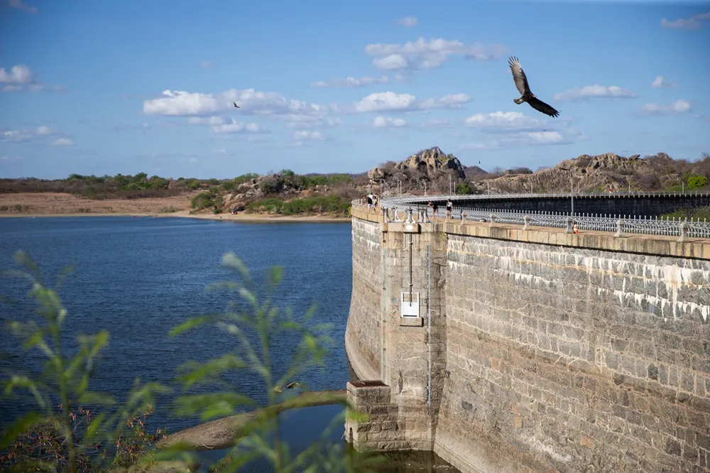 A barragem principal do Açude do Cedro, em Quixadá