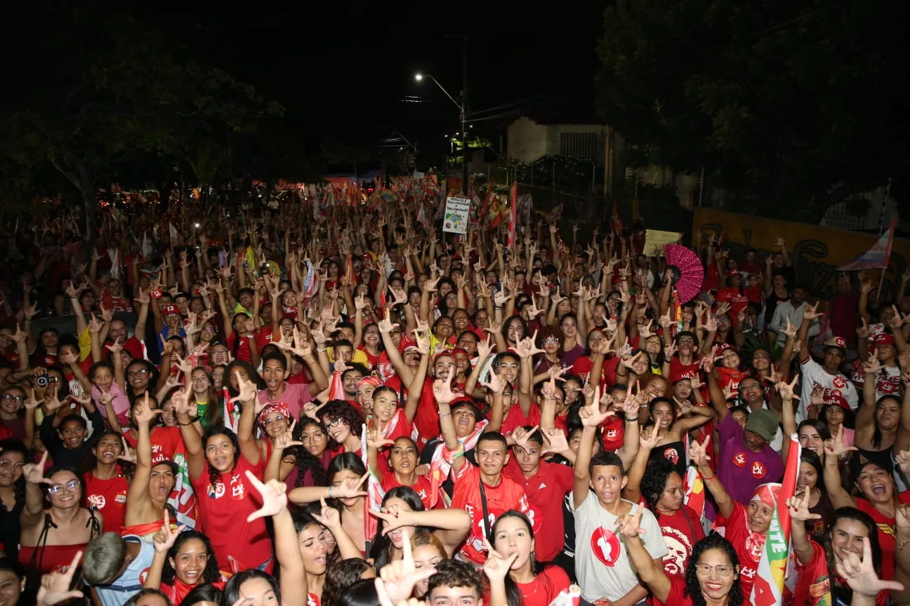Ato a favor de Lula reúne políticos e apoiadores no bairro Jangurussu, em Fortaleza.