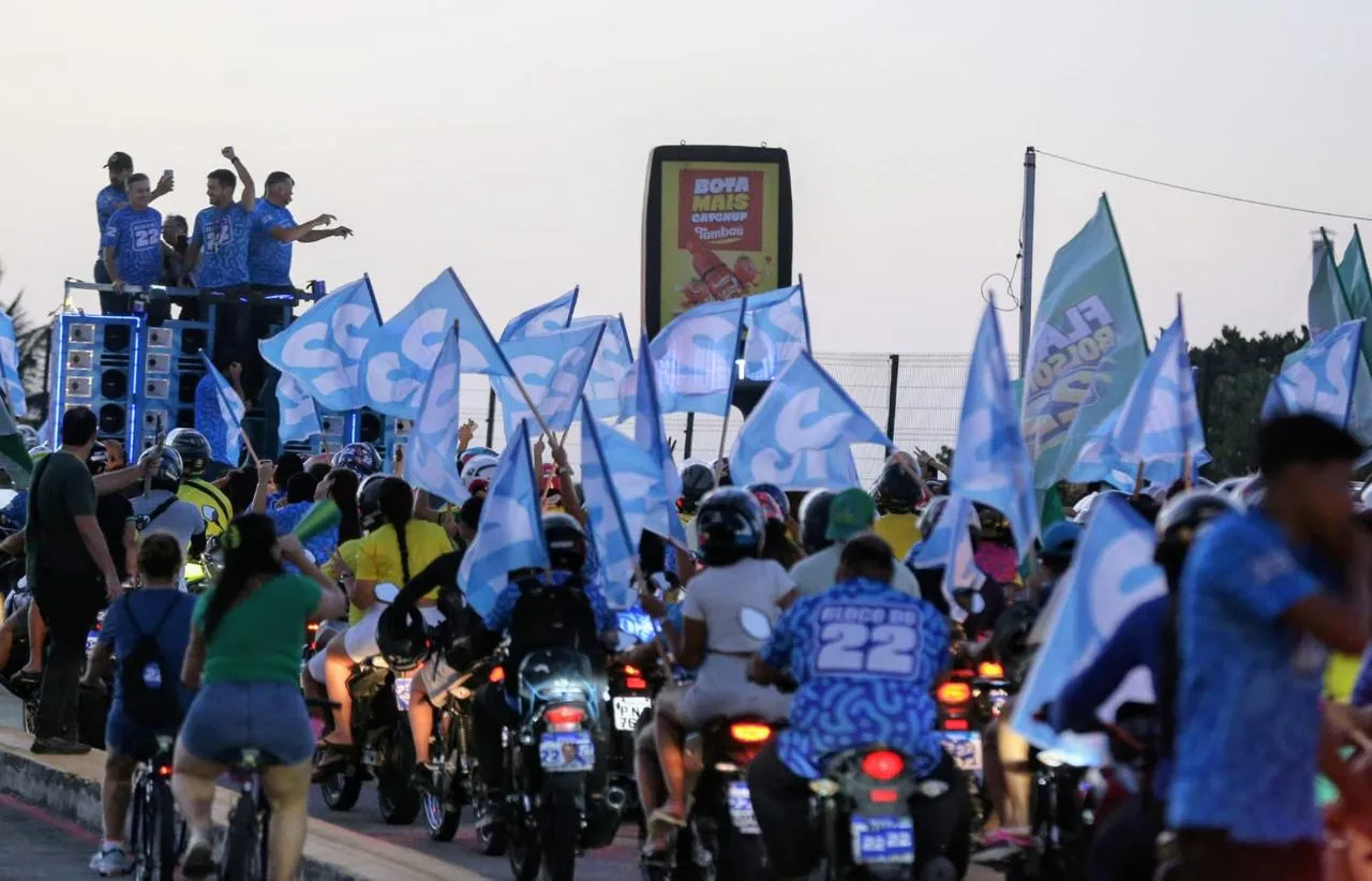 Carreata iniciou no Jacarecanga e deve percorrer diferentes bairros de Fortaleza até chegar na Jacarecanga.