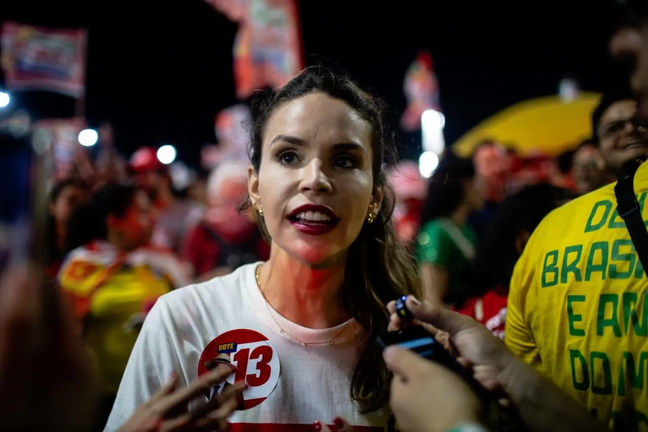 Gabriella Aguiar, vice-governadora eleita, ressaltou a importância da juventude e das mulheres na campanha.