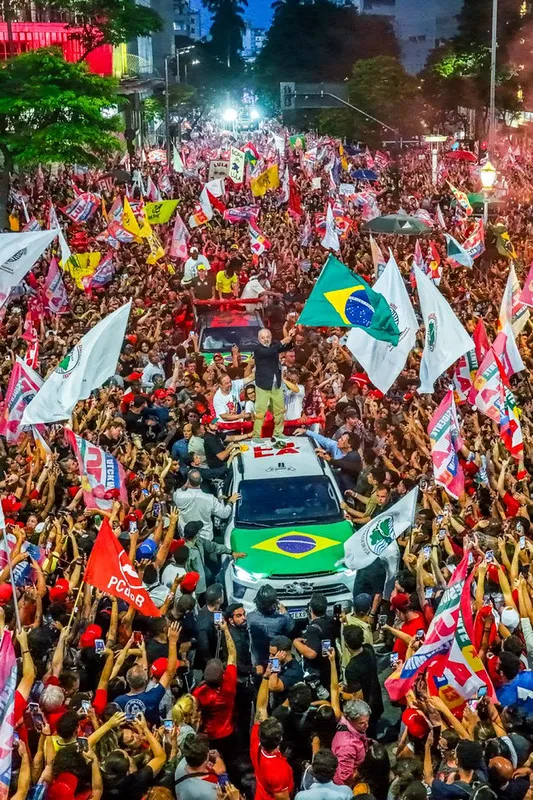 No primeiro turno desta eleição, Lula recebeu 53.879.538 votos. Esse número aumentou em cerca de 10,3 milhões no segundo turno