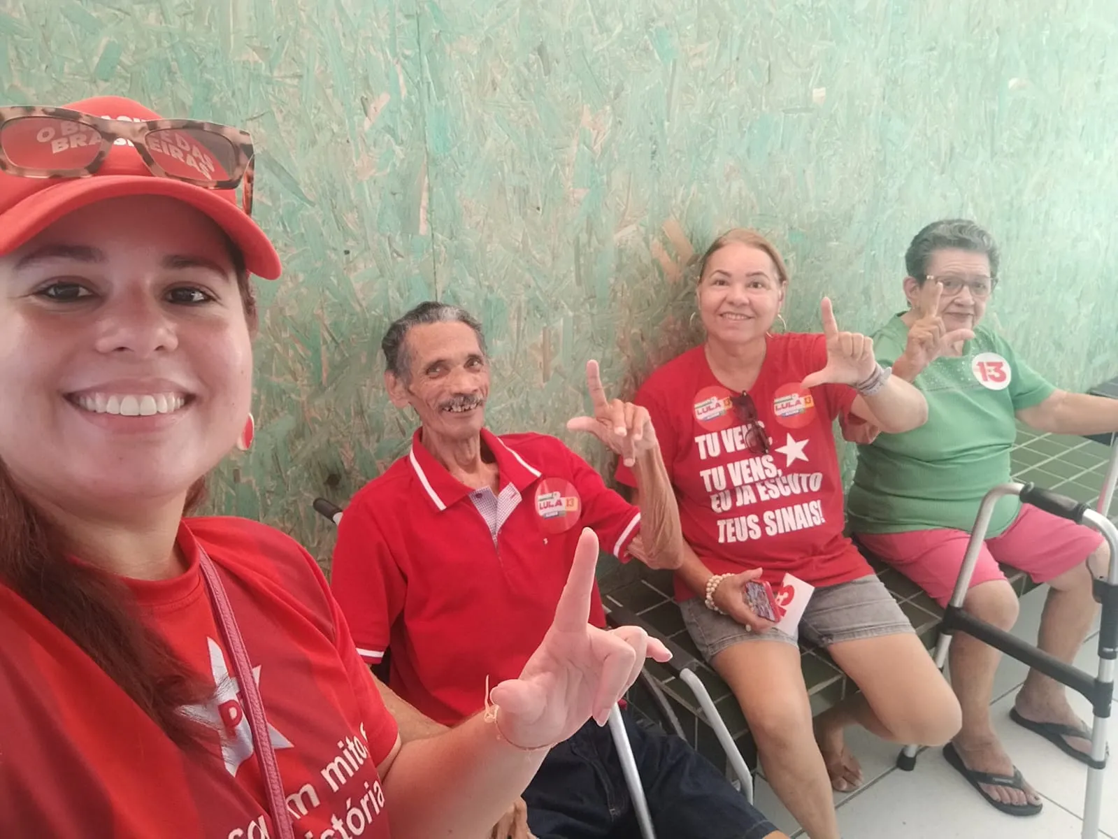 Roberta Maia levou sua avó e dois vizinhos para votar.