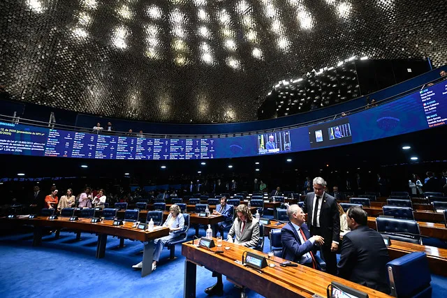 As PECs são analisadas pela Câmara e Senado.